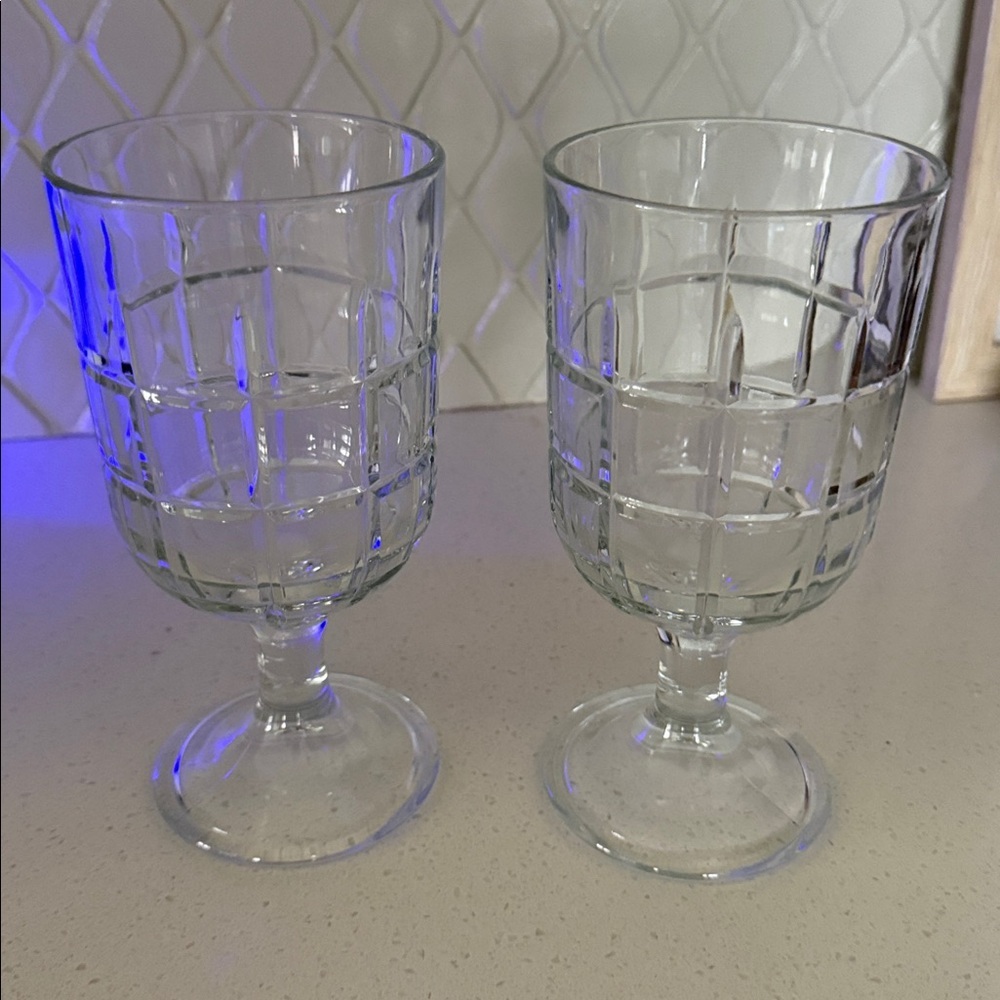 Elegant Clear Glass Goblets